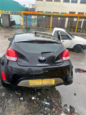 Hyundai Veloster 4 stripping