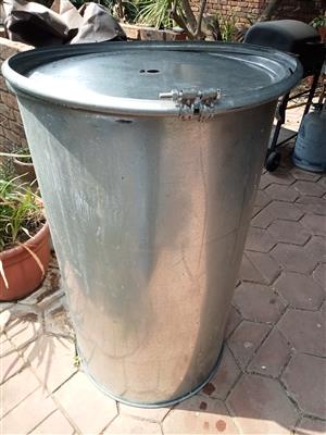 Galvanized steel drum
