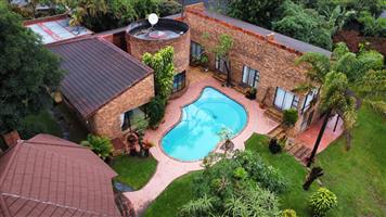 Unique 4 Bedroom Family Home with Flat let on 2900 Sqm stand - Nelspruit Ext 13