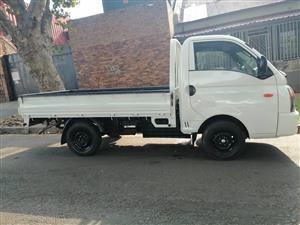 2013 HYUNDAI H100 BAKKIE 2.6 DIESEL MANUAL TRANSMISSION IN EXCELLENT CONDITION