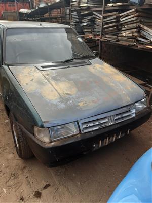 Stripping Fiat Uno 4