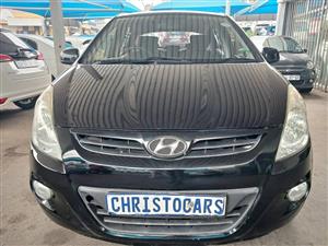2011 model Hyundai i20 hatchback manual Transmission petrol 1.4 engine capacity mileage 85000km
