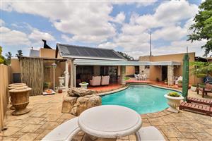 A RARE DIAMOND IN THE HEART OF RACEVIEW !!!! ABSOLUTELY IMMACULATE!!!