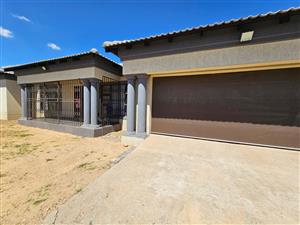 Stunning newly build house for sale in Vaalpark