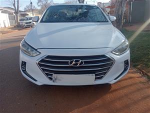 Hyundai Elantra 1.6 Premium auto
