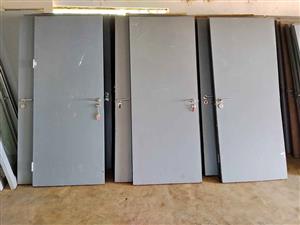 100 Inside doors