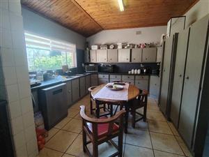 Beautiful 5-Bedroom House with Pool and Spacious Yard for rent in Valhalla, Centurion