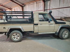 Toyota Land Cruiser 79 4.5 V8
