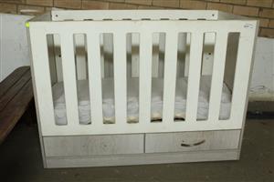 WHITE AND GREY WOODEN BABY COT(S066400A)