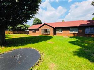 3 Bedroom House For Sale in Florida Roodepoort