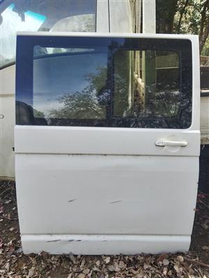 VW Transporter 2008 right door in good condition window included
