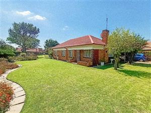 Beautiful Property with a flat