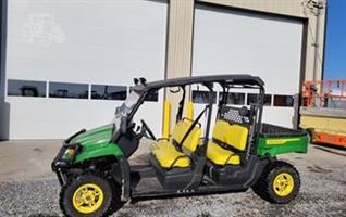  John Deere Gator XUV 550 S4 utility vehicle