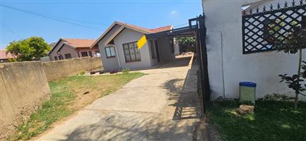2bedroom house to rent in mahube x3