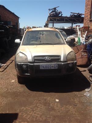 Stripping Hyundai Tucson 2004 for Spares