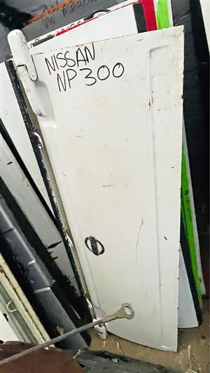 Nissan NP300 tailgate