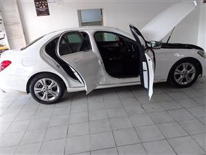2017 Mercedes Benz C180 Automatic petrol Full service history Spare Key white color 83.000km 