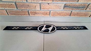 HYUNDAI i20 2015/18  BRAND NEW FRONT GRILLES WITH BADGE FORSALE 