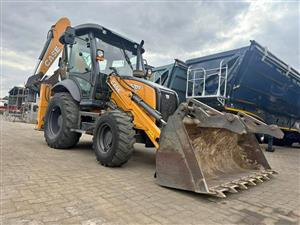 2021 CASE 570T TLB 4X4 - 4045HRS