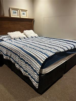 Bed and head board 40 winks 