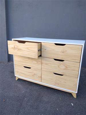 High Quality Pinewood Chest of drawers 