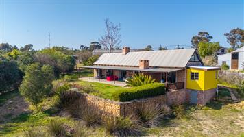 Renovated Industrial-Modern Farmhouse in Napier