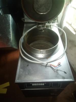 Deep pressure fryer