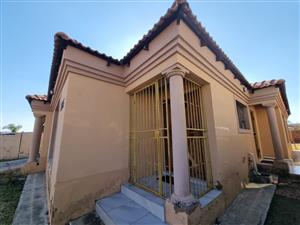 Charming 3-bedroom house in Brits, perfect for families; modern amenities and a spacious yard!