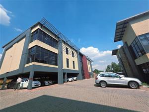 Office Building of 1371m2  For Rent in Die Hoewes