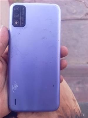 Urgent sell Itel A48 phone works nothing wrong just 2 cracks on screen and charging block