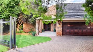 WHERE ELEGANCE MEETS INVESTMENT – 4-BEDROOM HOME + FLATLET / AIRBNB NEAR NWU