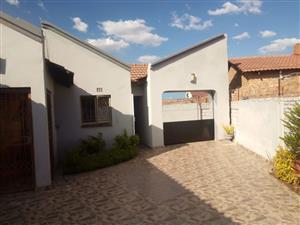 House For Sale in Rainbow Park