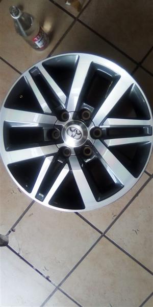18inch Toyota Hilux/Fortuner original mag to use for spare  