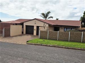Spacious 3 bedroom home with 5 living areas near all amenities in Vredenburg