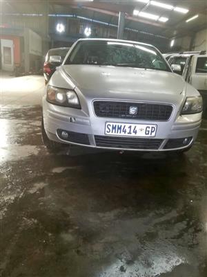 VOLVO S40 T5 2.5L 2006 STRIPPING FOR SPARES