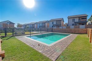 Townhouse For Sale in Rooihuiskraal North