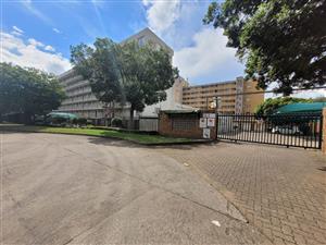 Spacious 3-Bedroom, 2-Bathroom Flat for Sale – Crown Gardens Complex, Queenswood, Pretoria.