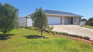 Gem in Stilbaai with Stunning Farm Views