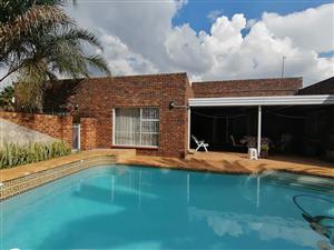 House For Sale in Sunward Park
