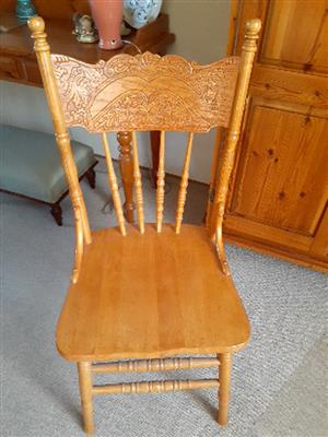  Looking to buy dining chairs 