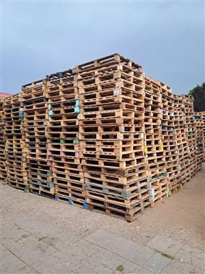 CLEAN USED WOODEN PALLETS