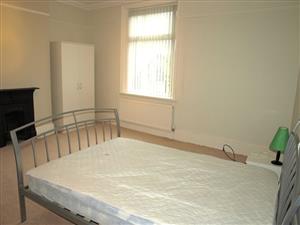 ROSEBANK Rooms to rent for R2850 communal bathroom and R3250 en-suite.