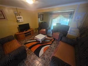 House For Sale in Roodepan