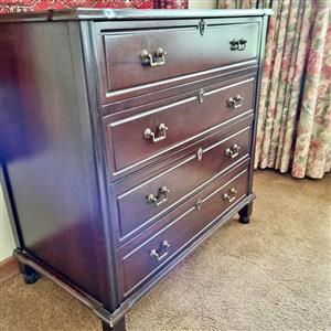 Mahogany chest of drawers