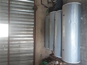 I am selling 4 x 200 litre 400 kpa geysers Negotiable perfect working condition. 