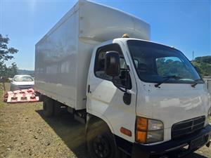 T878- 2008 HYUNDAI HD72 VANBODY TRUCK