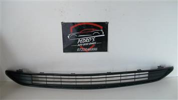 Toyota Rav 4 '13-'15 front bumper lower center grille