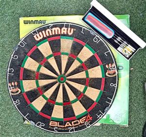 Winmau Blade 4 Dartboard Bundle (With Brand New Darts Set!)