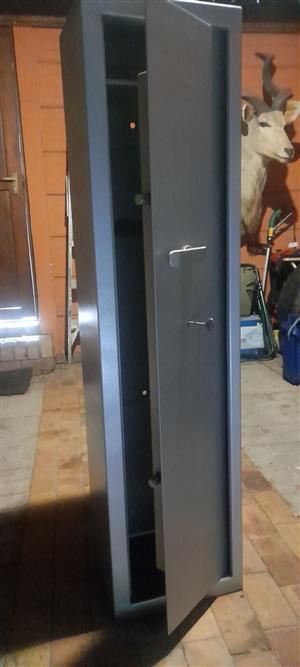  Safe in very good condition for sale 