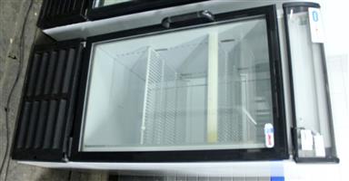 SMALL WHITE DISPLAY FRIDGE S064790A